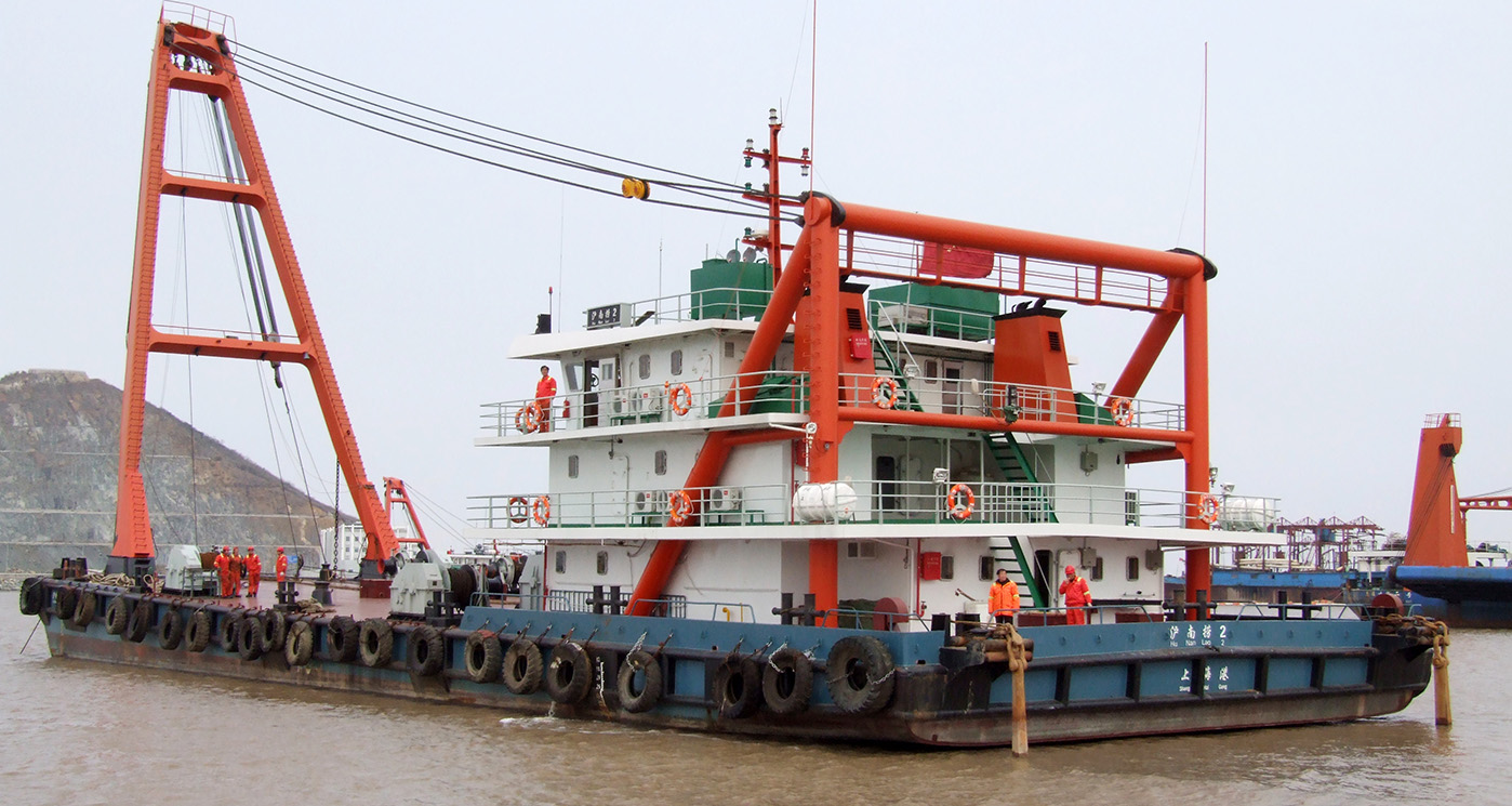 300吨起重船
